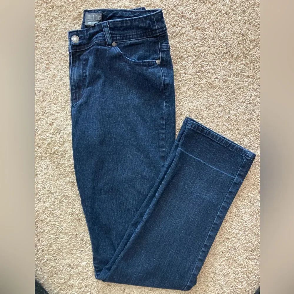 Chicos Dark wash jeanss w/ stretch embroidered back pockets sz 0 Chicos
